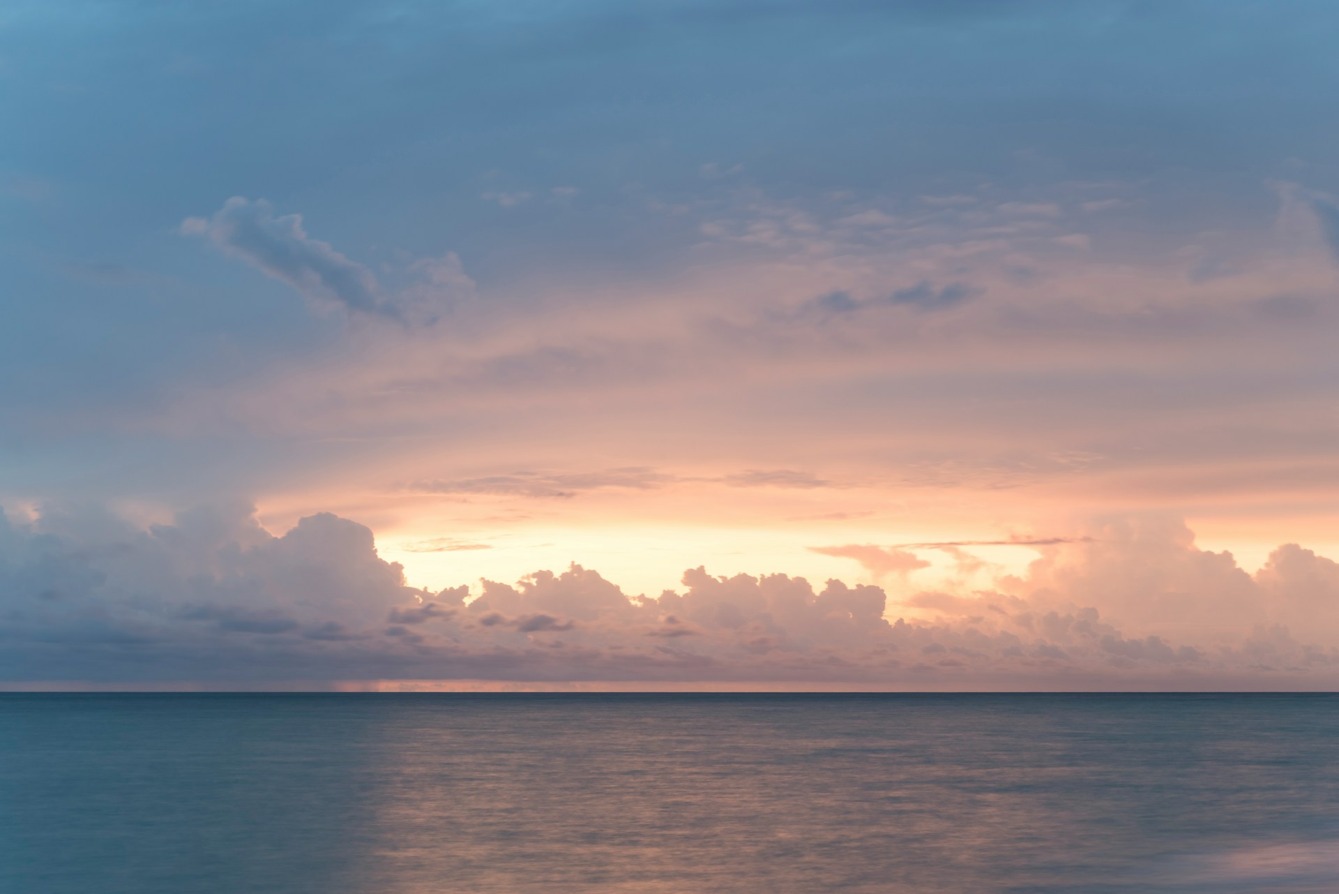 Best Spots for Sunrise and Sunset Near Your Vacation Rental